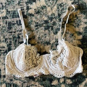 White lace unlined bra